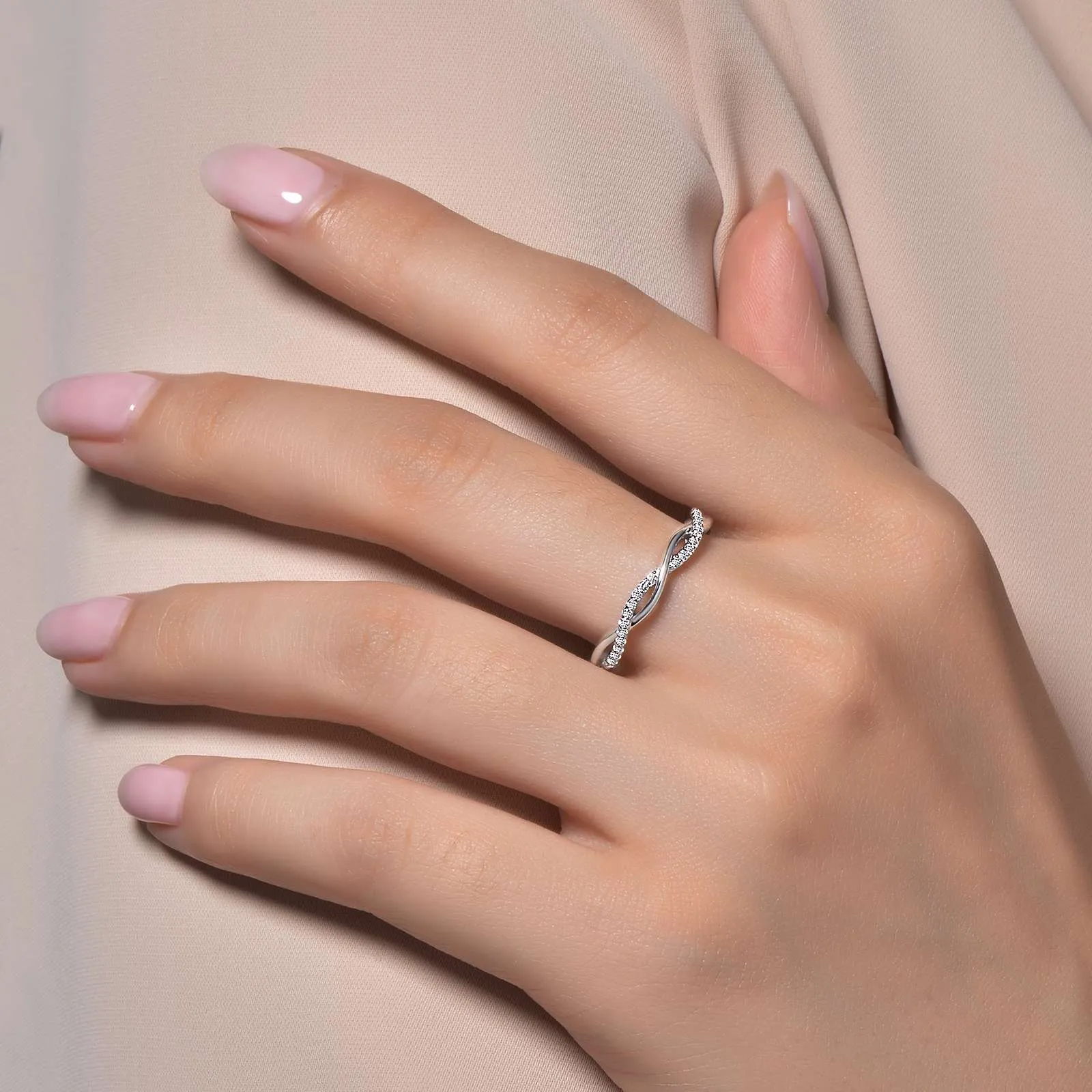 0.52 CTW Twist Wedding Band